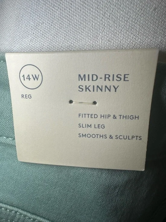 Universal Thread Mint Green Ankle Slim Jeans NWT - Picture 3 of 12